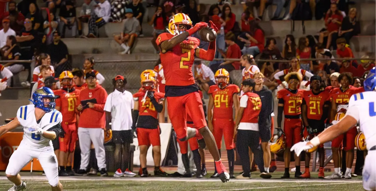 Mission Viejo Diablos football action